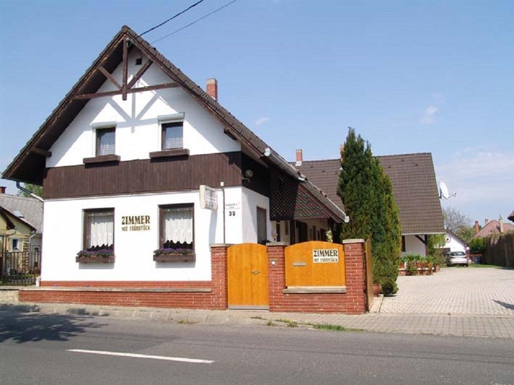 Bed and Breakfast Eifert Ház Balatongyörök Esterno foto