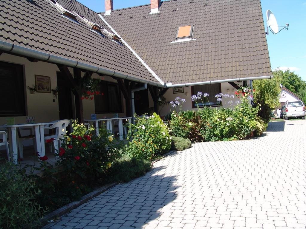 Bed and Breakfast Eifert Ház Balatongyörök Camera foto